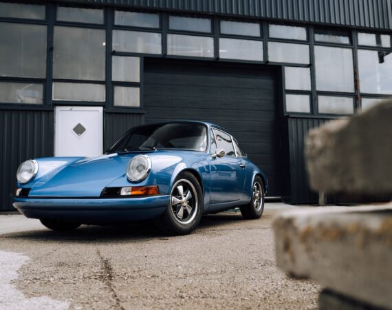 photo 1595784777383 7e427035a15d