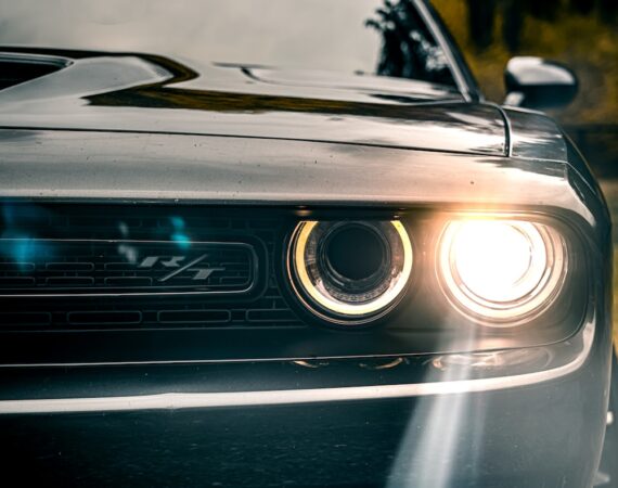 photo 1609387445284 e0e30aeffe1a