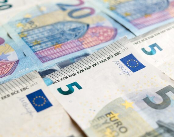 photo 1620202304757 2be2ae73784d