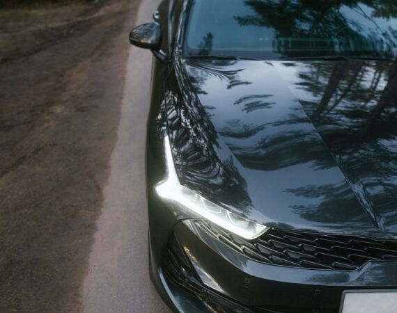 photo 1620414690737 d86ffafae70f