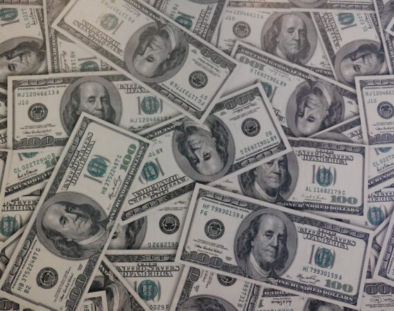 photo 1568581357391 c71a1675ef93