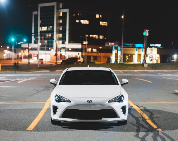 photo 1573005354915 e953e442df41