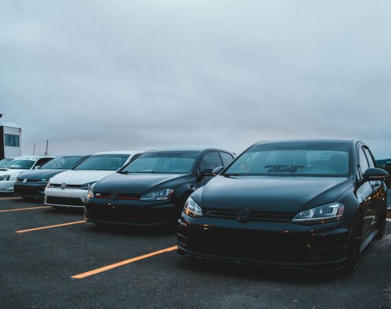 photo 1592891024301 bf7948cee673