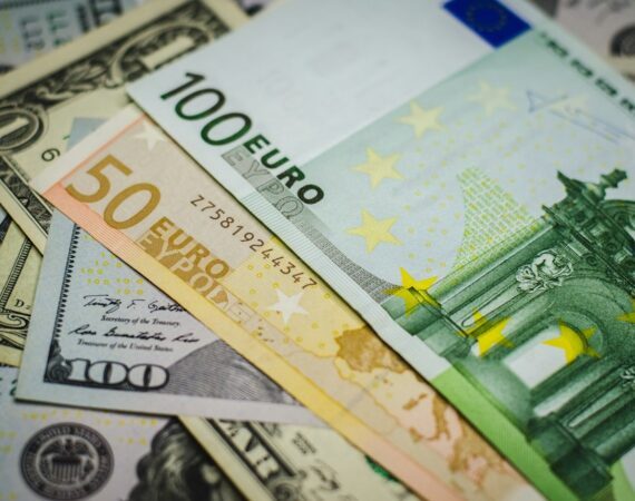 photo 1634837372841 31eae5e74123