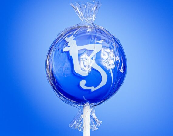 photo 1643888193686 81c45c445b95