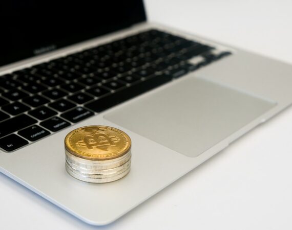 photo 1653634220983 9cc7d986fdd3