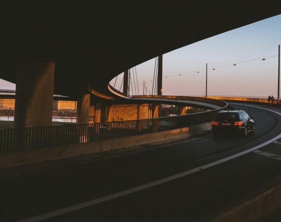 photo 1524259912428 5905e7c87671