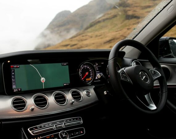 photo 1527109577087 239bb8295d3b