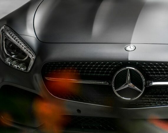 photo 1532578498858 e21a39e0a449