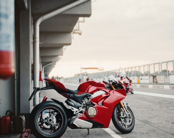 photo 1568836493307 4f5ae4e99a09