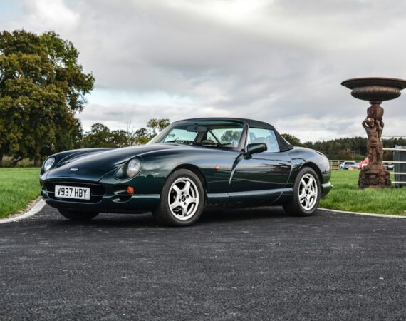 photo 1574983856631 2b967309a7c2