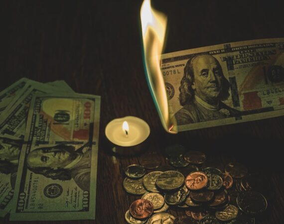 photo 1603738115219 d2d66074819d