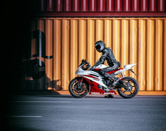 photo 1619771913890 0ad4563869bd