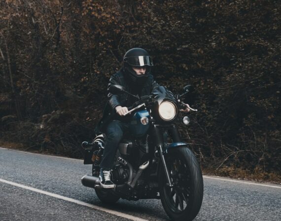 photo 1636616545749 5e9a24ad843b