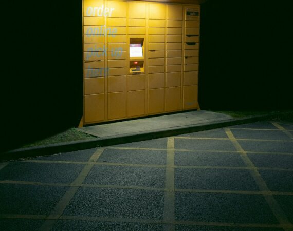 photo 1647131527852 b94640e05ffd