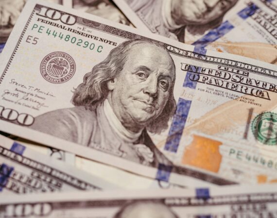 photo 1671469904179 4d9ba8e7b443