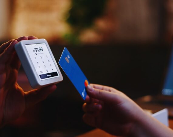 photo 1683313107043 283d0319a11e