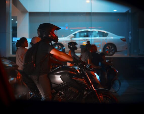 photo 1509380171547 b5a6b3b32abb