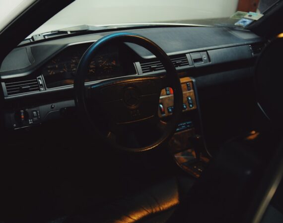 photo 1544959461 5634d21d0768