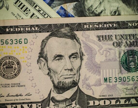 photo 1634837359297 d7afd615335c