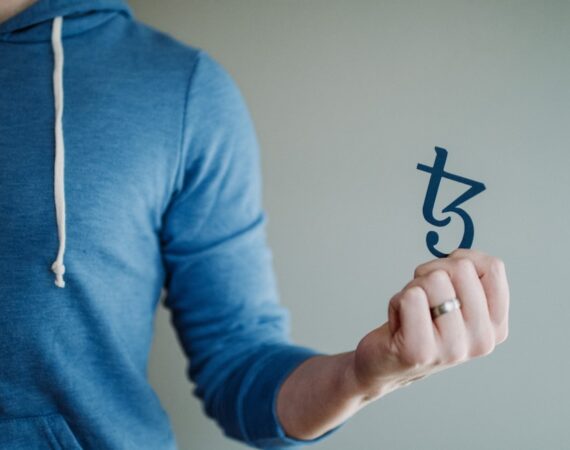 photo 1642466121955 1f7ae4ee60f4