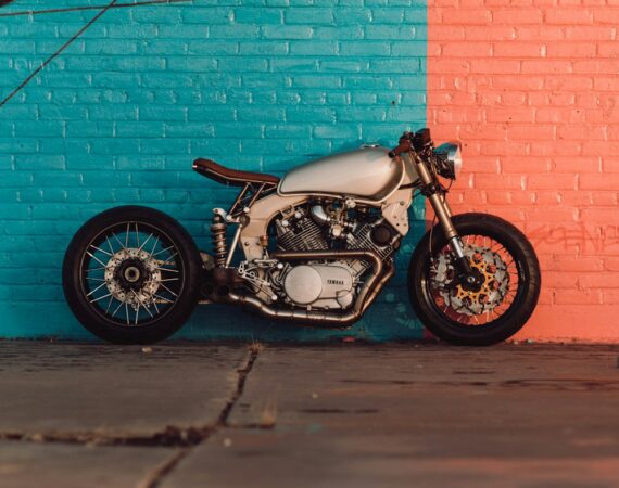 photo 1570306296747 f7bb428e4fe0