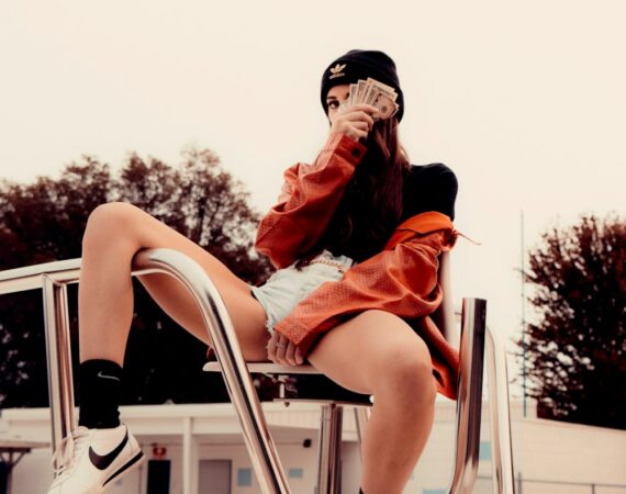 photo 1602046819770 00c5902e3f9e