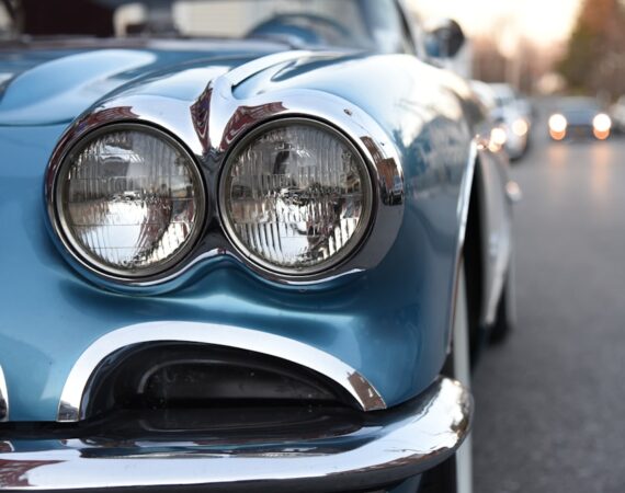 photo 1602881205062 ff2e99e7366b