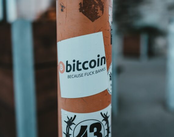 photo 1618487327695 db3012405065