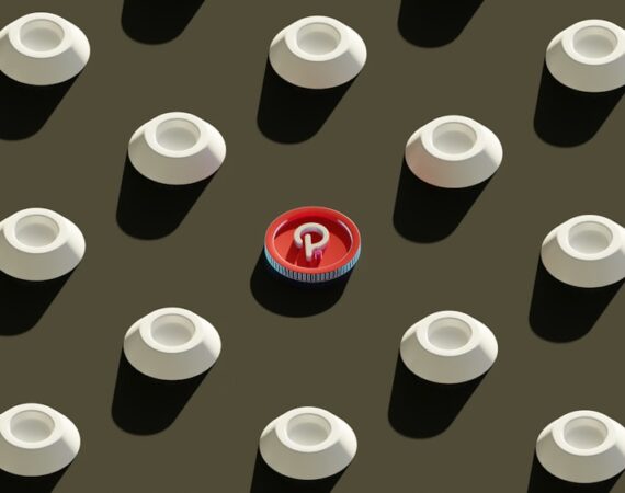 photo 1666635376217 ce550caea63f