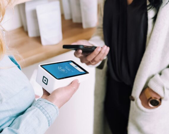 photo 1556741564 a0e2cc7e2b79