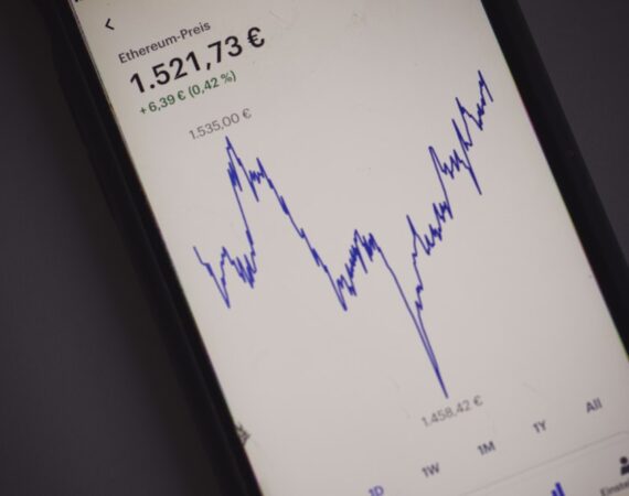 photo 1625812346416 ae997372d98e