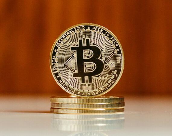 photo 1671550877738 bc108de67c7c